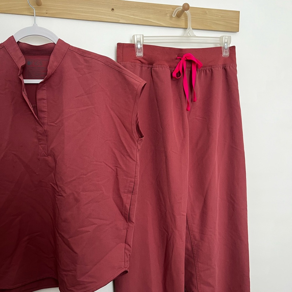 Figs Mauve Technical Collection Scrub Set
